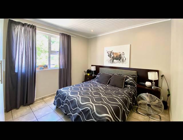 4 BEDROOM HOUSE FOR SALE IN VELDDRIF